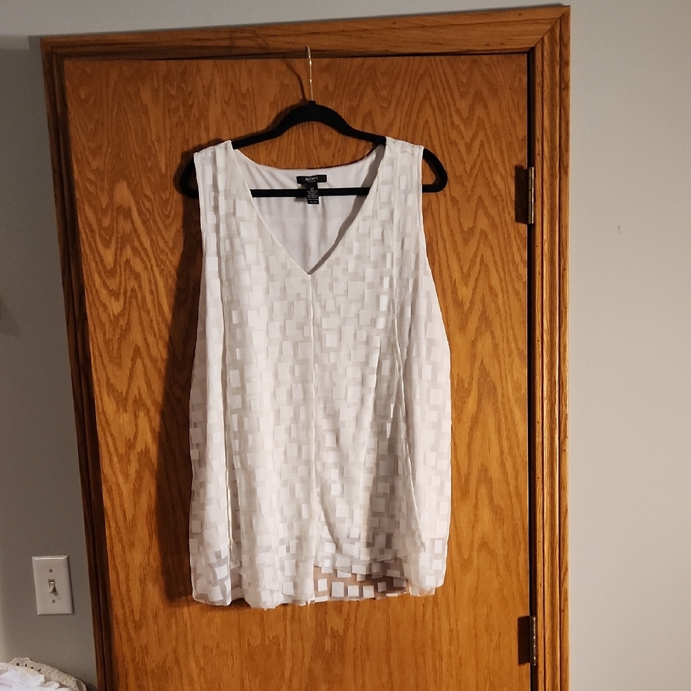 Alfani Textured White Sleeveless Blouse, Size 2x